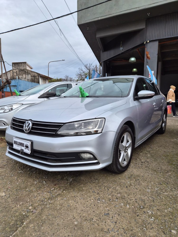 Volkswagen Vento 2.5 Advance Plus 170 CV — foto 7